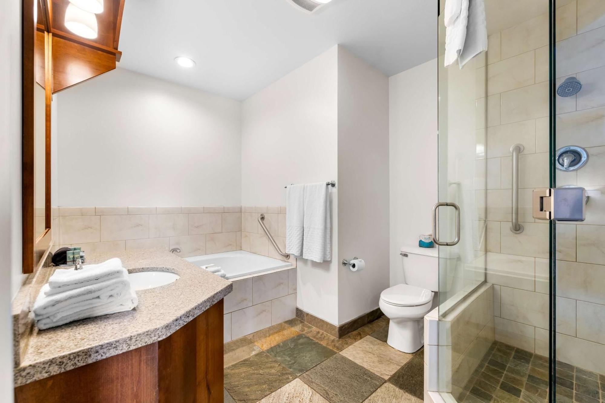 King Room with Spa Bath and Kitchen - River View/Non-Smoking