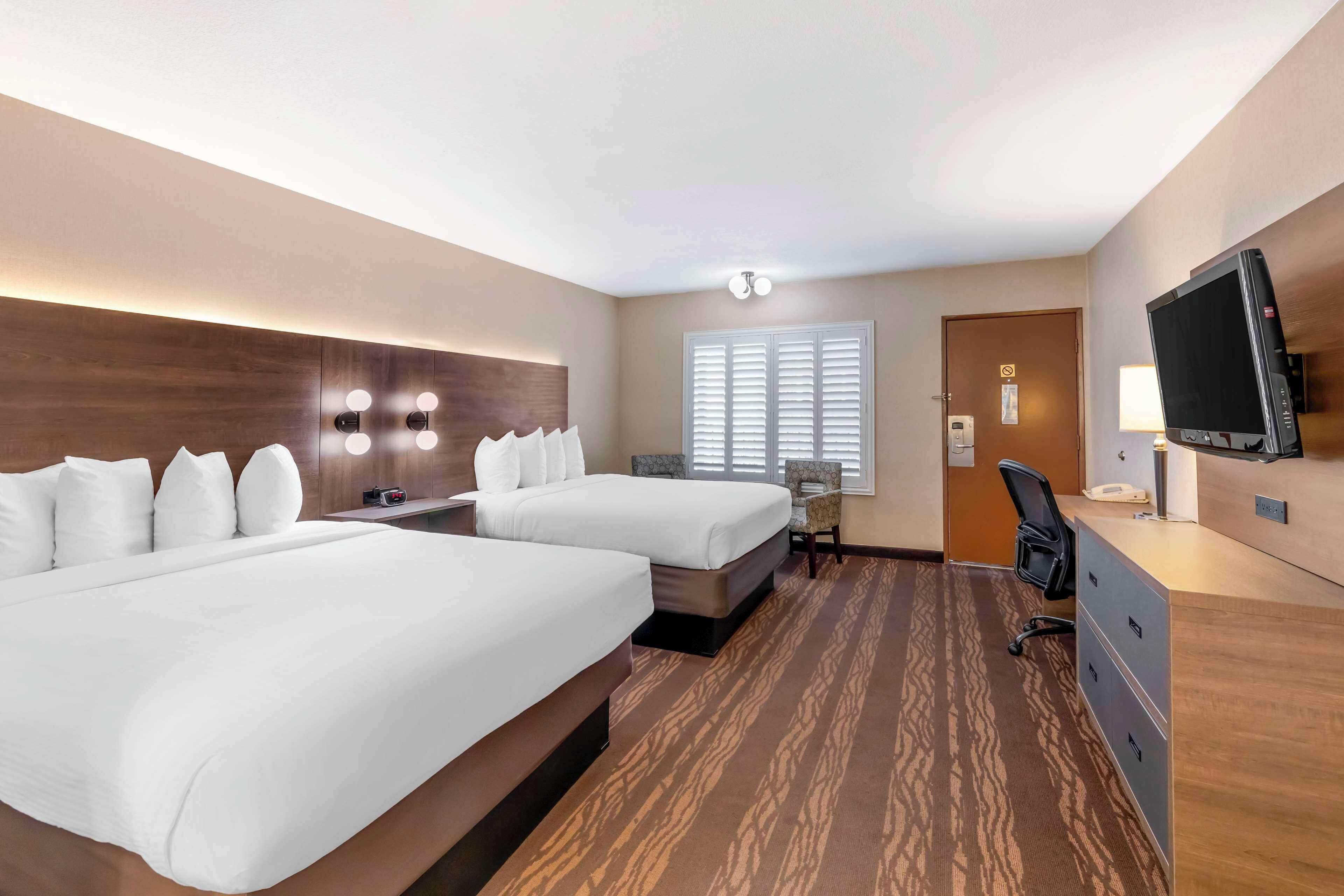 Queen Room with Two Queen Beds - Upper Floor/Non-Smoking